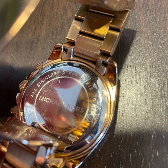 Michael Kors Rose Gold Watch - Picture 4 of 7
